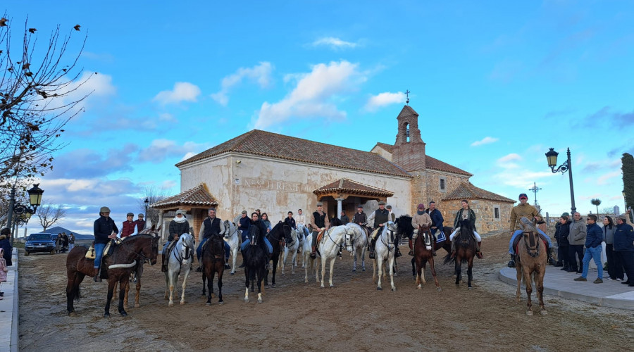 Con la vuelta de los caballos a la ermita y un baile en el frontón, concluía en Cuerva San Antón